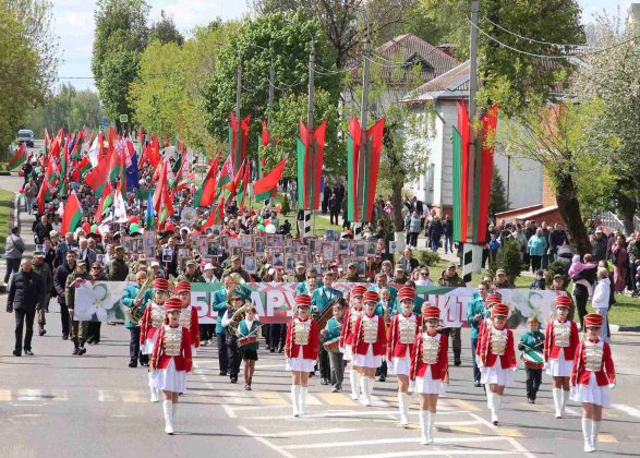 Праздничная колонна и концерт. Как в Костюковичах встретили День Победы