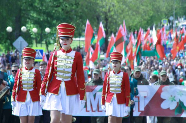 Праздничная колонна и концерт. Как в Костюковичах встретили День Победы