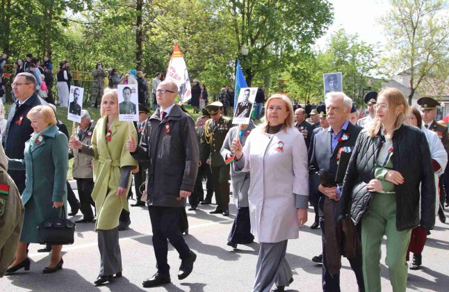 Праздничная колонна и концерт. Как в Костюковичах встретили День Победы