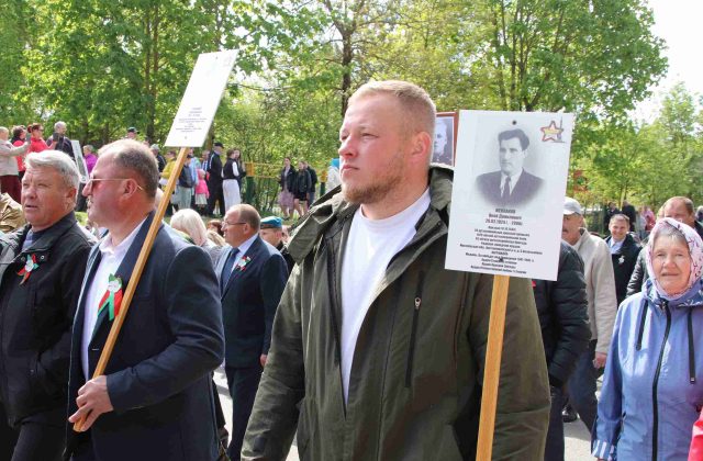 Праздничная колонна и концерт. Как в Костюковичах встретили День Победы