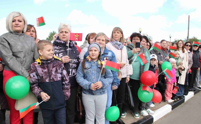 Праздничная колонна и концерт. Как в Костюковичах встретили День Победы