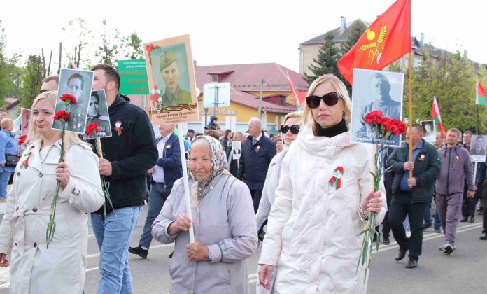 Праздничная колонна и концерт. Как в Костюковичах встретили День Победы