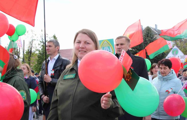 Праздничная колонна и концерт. Как в Костюковичах встретили День Победы