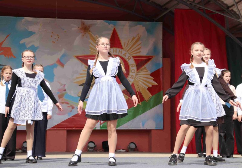 Праздничная колонна и концерт. Как в Костюковичах встретили День Победы