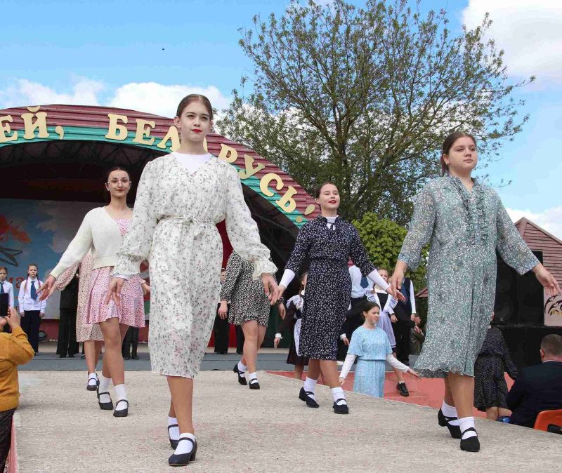 Праздничная колонна и концерт. Как в Костюковичах встретили День Победы