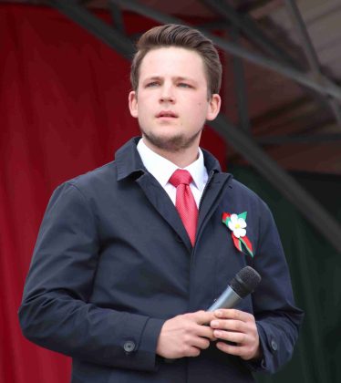 Праздничная колонна и концерт. Как в Костюковичах встретили День Победы