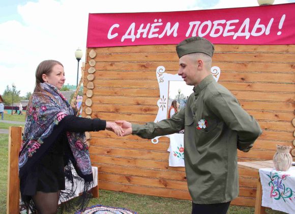 Праздничная колонна и концерт. Как в Костюковичах встретили День Победы