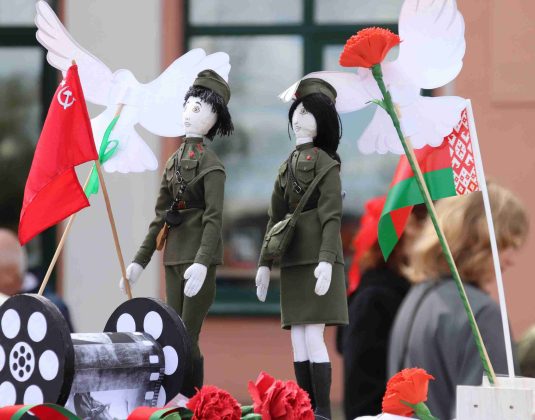 Праздничная колонна и концерт. Как в Костюковичах встретили День Победы