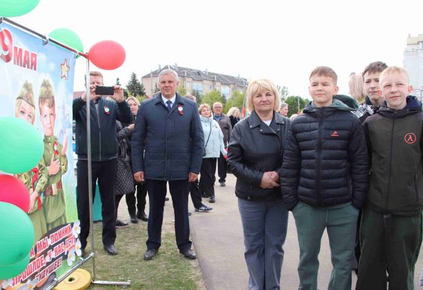 Праздничная колонна и концерт. Как в Костюковичах встретили День Победы