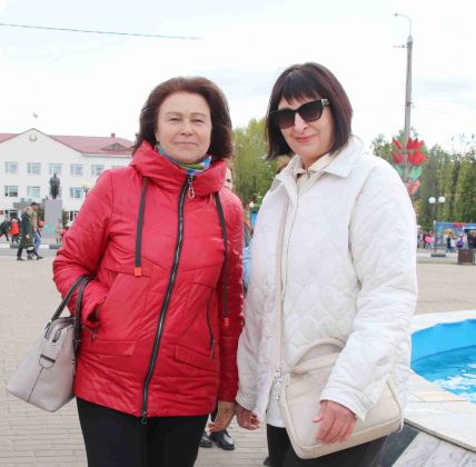 Праздничная колонна и концерт. Как в Костюковичах встретили День Победы