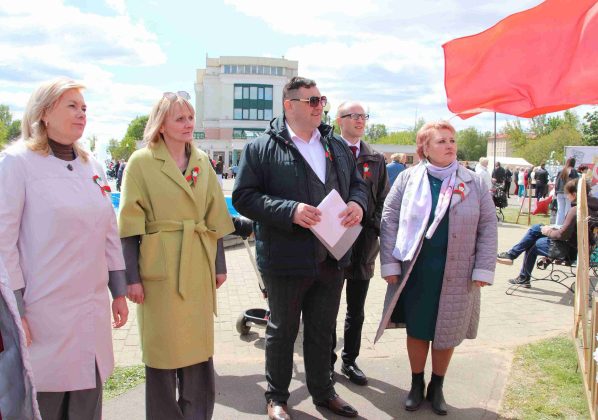 Праздничная колонна и концерт. Как в Костюковичах встретили День Победы