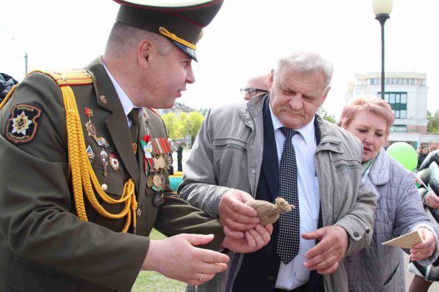 Праздничная колонна и концерт. Как в Костюковичах встретили День Победы