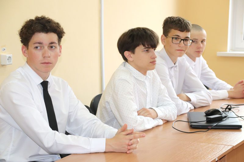 Костюковичские старшеклассники победили в конкурсе социальных молодежных проектов