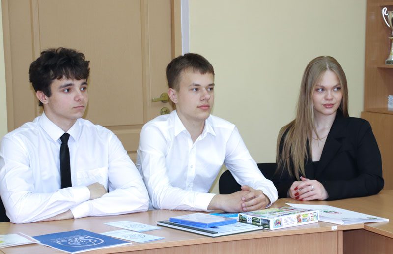 Костюковичские старшеклассники победили в конкурсе социальных молодежных проектов