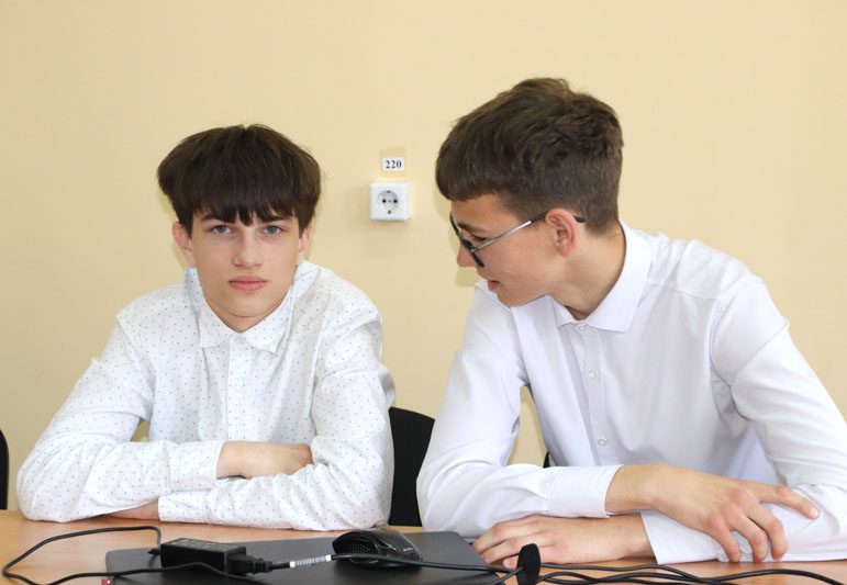 Костюковичские старшеклассники победили в конкурсе социальных молодежных проектов