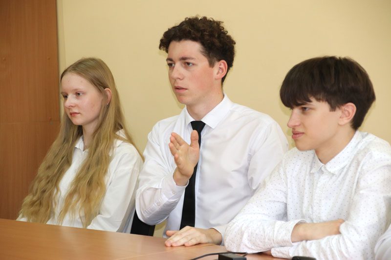 Костюковичские старшеклассники победили в конкурсе социальных молодежных проектов