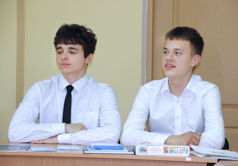 Костюковичские старшеклассники победили в конкурсе социальных молодежных проектов