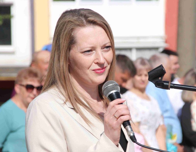 Фотофакт: Торжественная линейка состоялась в средней школе № 4