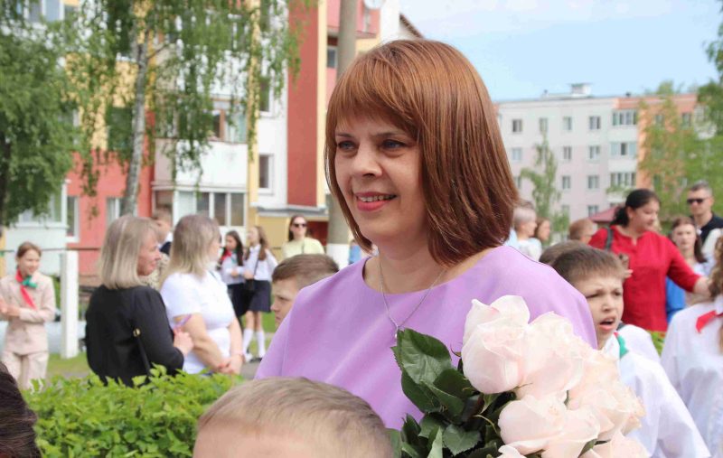 Фотофакт: Торжественная линейка состоялась в средней школе № 4