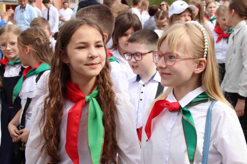 Фотофакт: Торжественная линейка состоялась в средней школе № 4