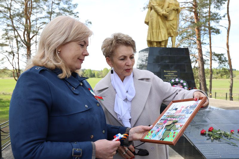 Костюковичи посетила делегация из Красной Горы