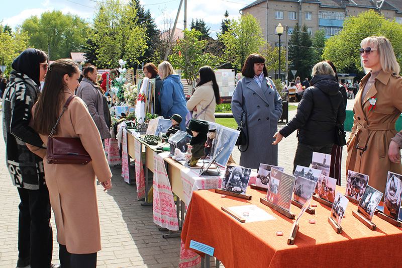 Праздничная колонна и концерт. Как в Костюковичах встретили День Победы