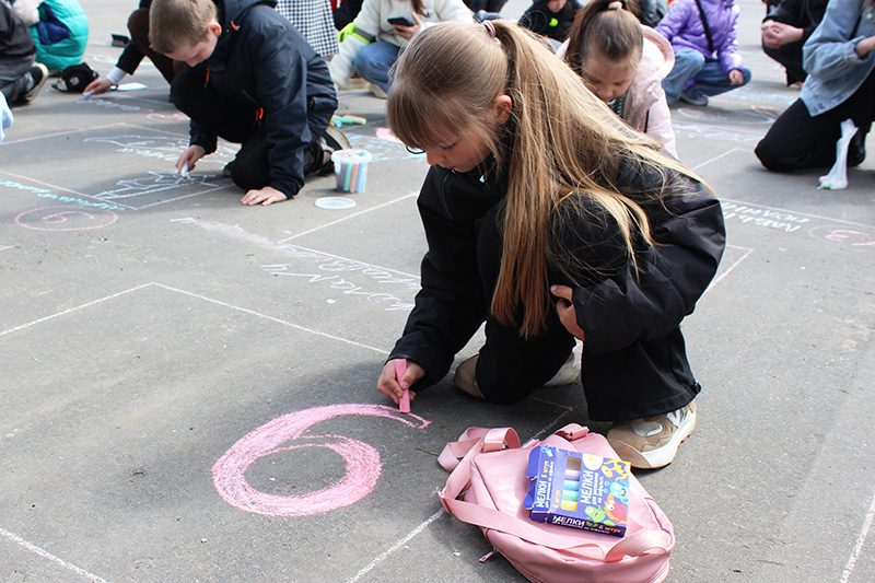 Праздничная колонна и концерт. Как в Костюковичах встретили День Победы