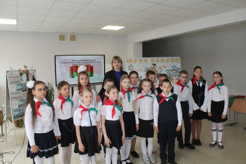 В средней школе №2 прошел торжественный прием в пионеры и члены ОО «БРСМ»