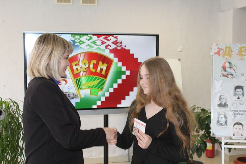 В средней школе №2 прошел торжественный прием в пионеры и члены ОО «БРСМ»