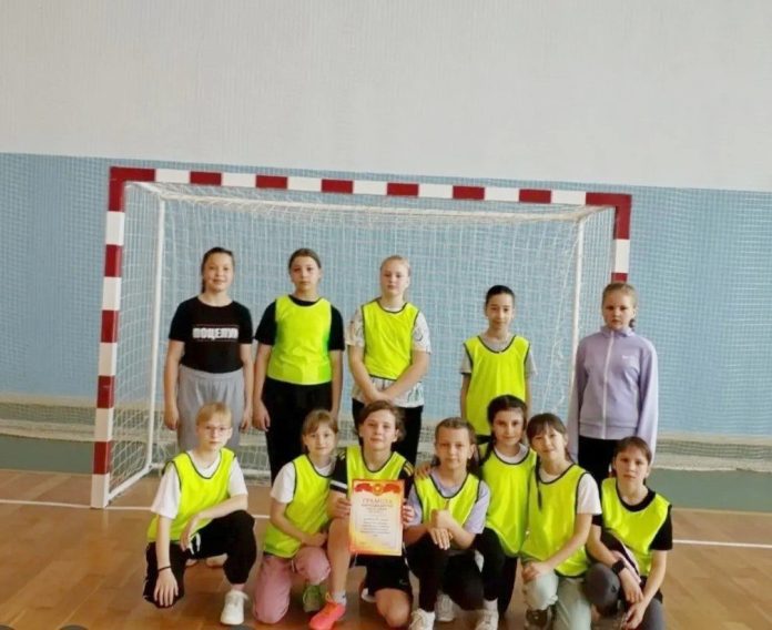 Юные костюковичские футболистки успешно выступили в зональном этапе турнира «Кожаный мяч»