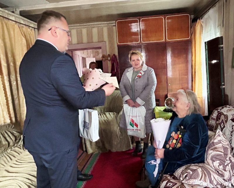 В Костюковичах в преддверии Дня Победы навестили малолетних узников фашистских концлагерей и членов их семей В Костюковичах в преддверии Дня Победы навестили малолетних узников фашистских концлагерей и членов их семей