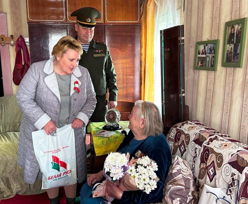 В Костюковичах в преддверии Дня Победы навестили малолетних узников фашистских концлагерей и членов их семей В Костюковичах в преддверии Дня Победы навестили малолетних узников фашистских концлагерей и членов их семей