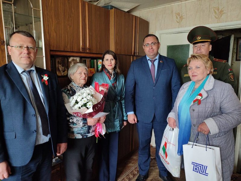 В Костюковичах в преддверии Дня Победы навестили малолетних узников фашистских концлагерей и членов их семей В Костюковичах в преддверии Дня Победы навестили малолетних узников фашистских концлагерей и членов их семей