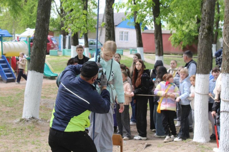 Праздничные забавы для детей организовали в городском сквере