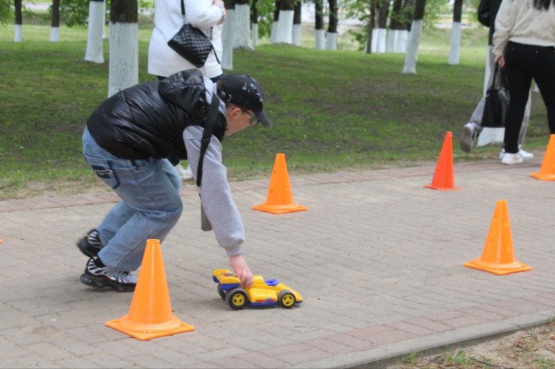 Праздничные забавы для детей организовали в городском сквере