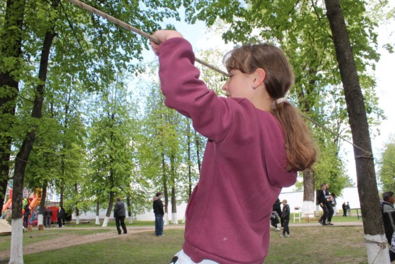 Праздничные забавы для детей организовали в городском сквере