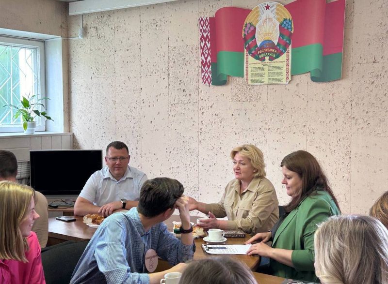 В новом формате. Встреча молодых специалистов с представителями власти прошла в Костюковичах
