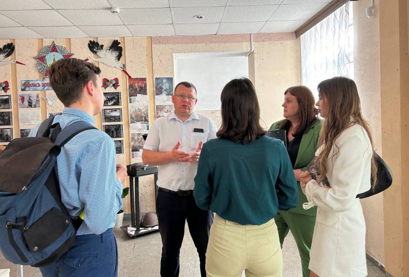В новом формате. Встреча молодых специалистов с представителями власти прошла в Костюковичах