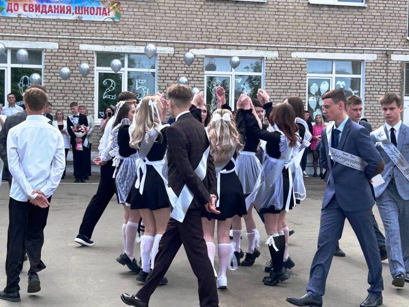 Спасибо, школа! Завершился учебный год в Костюковичской средней школе № 2