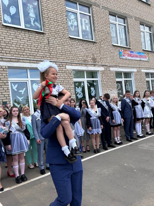 Спасибо, школа! Завершился учебный год в Костюковичской средней школе № 2