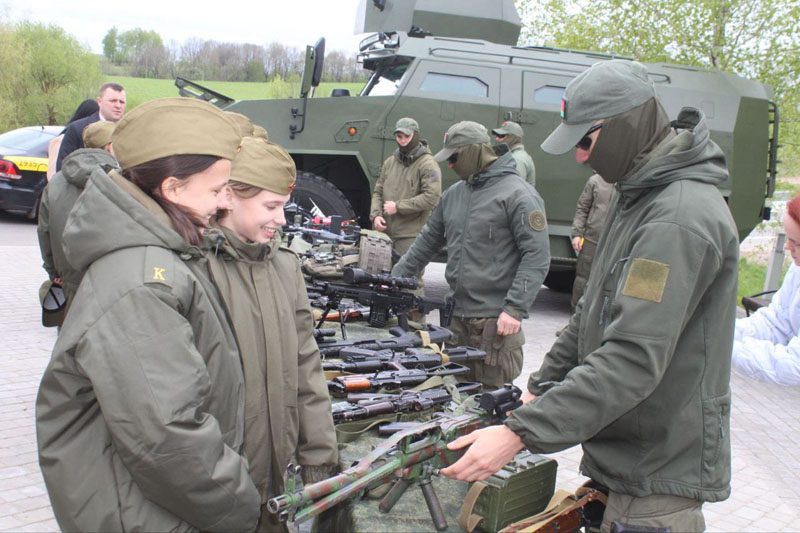 Костюковичские «зубры» приняли участие в торжественном мероприятии в деревне Гаи Костюковичские «зубры» приняли участие в торжественном мероприятии в деревне Гаи