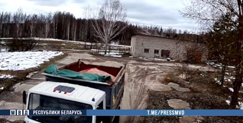 В Костюковичах задержали заведующую складом и руководителя фермы — они украли 36 тонн удобрений