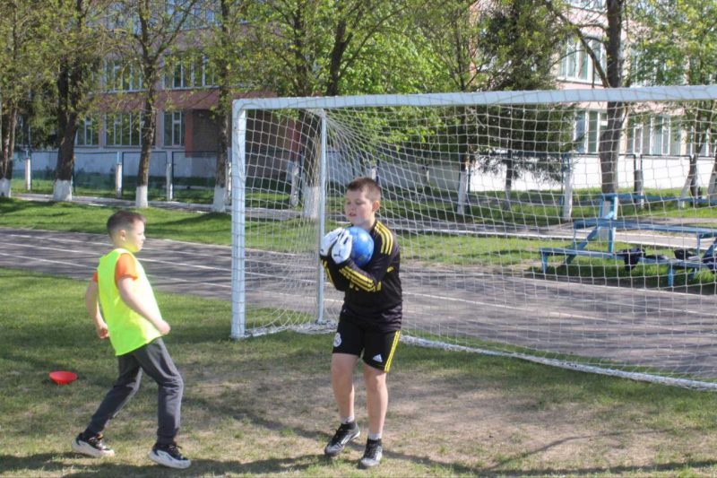 Футбольные матчи турнира "Кожаный мяч" проходят в Костюковичах Футбольные матчи турнира "Кожаный мяч" проходят в Костюковичах