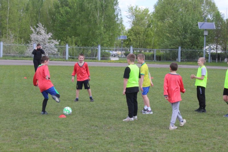 Футбольные матчи турнира "Кожаный мяч" проходят в Костюковичах Футбольные матчи турнира "Кожаный мяч" проходят в Костюковичах