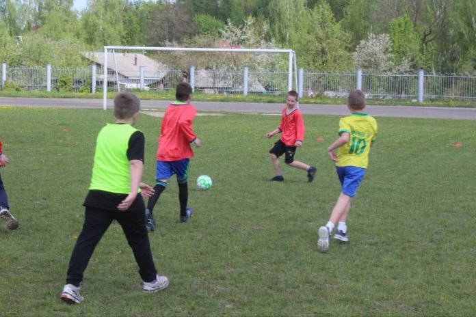 Футбольные матчи турнира «Кожаный мяч» проходят в Костюковичах