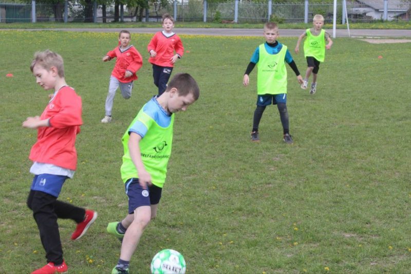 Футбольные матчи турнира "Кожаный мяч" проходят в Костюковичах Футбольные матчи турнира "Кожаный мяч" проходят в Костюковичах