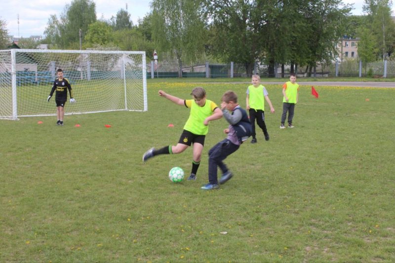 Футбольные матчи турнира "Кожаный мяч" проходят в Костюковичах Футбольные матчи турнира "Кожаный мяч" проходят в Костюковичах