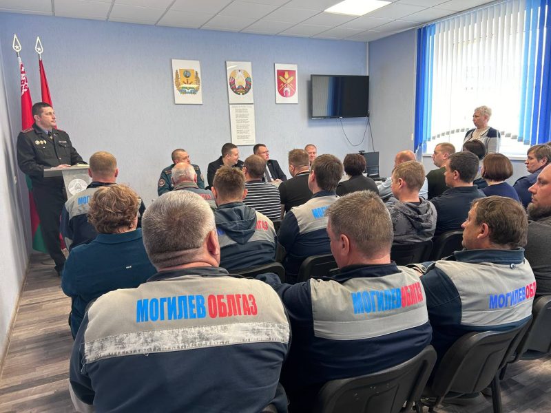 Информационная группа главы района Вячеслава Моксачева встретилась с коллективом Костюковичского района газоснабжения