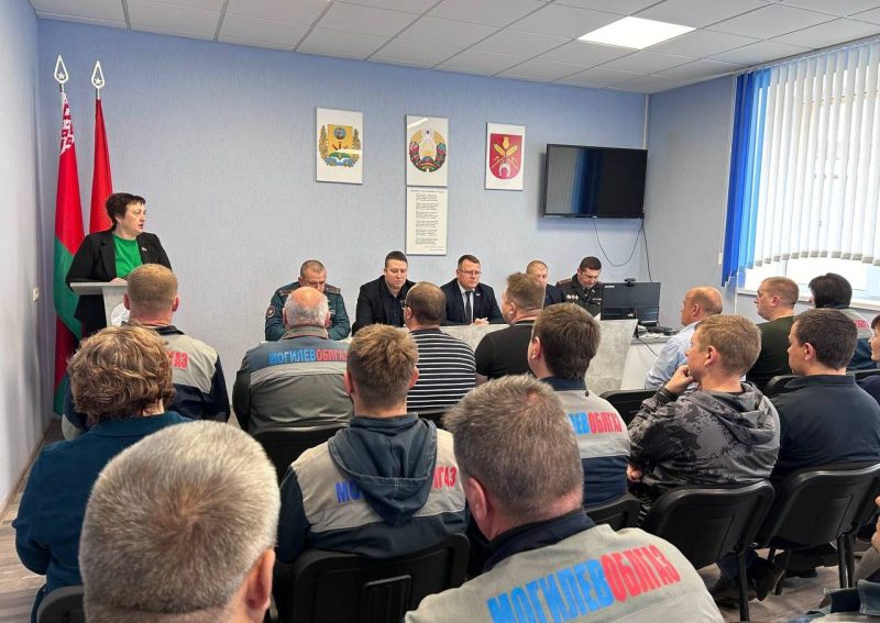 Информационная группа главы района Вячеслава Моксачева встретилась с коллективом Костюковичского района газоснабжения