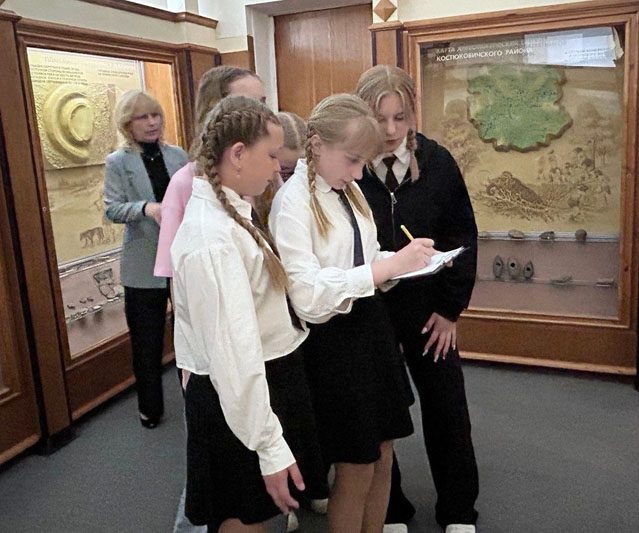 Таямніцы “Вечара ў музеі” раскрылі ў Касцюковічах Таямніцы “Вечара ў музеі” раскрылі ў Касцюковічах